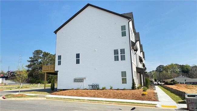 Building Photo - 2678 Evers Dr NE