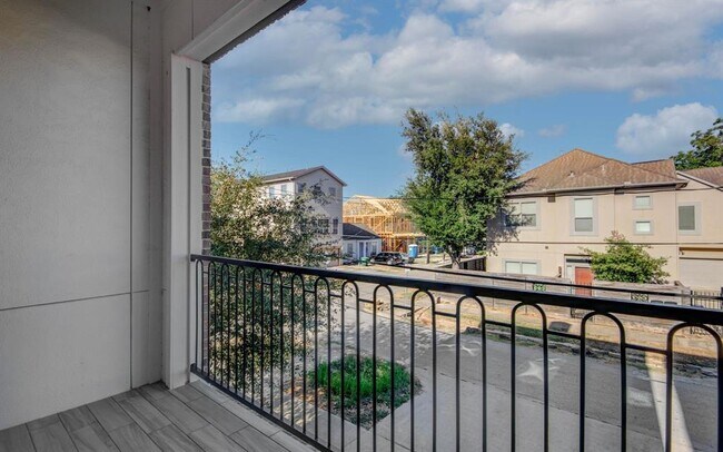 Building Photo - 1721 Thompson St