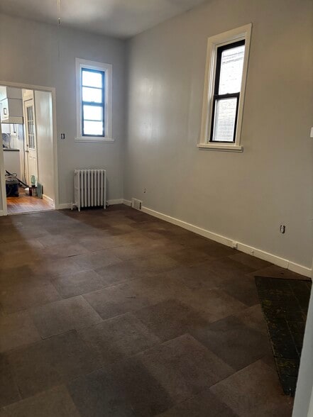 Living Room - 3313 Ward St