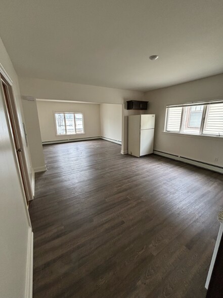 Building Photo - 85 Laverack Ave