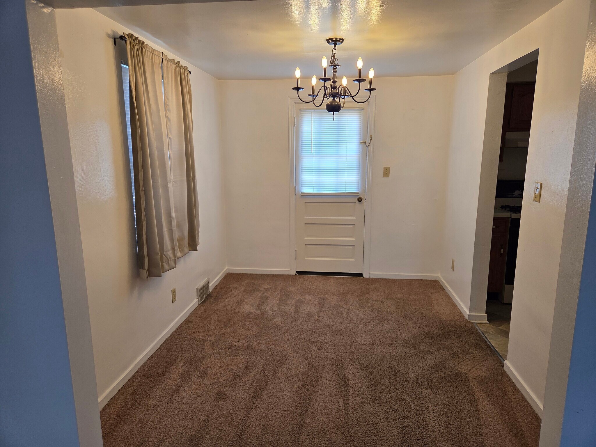 Dining room - 813 4th St