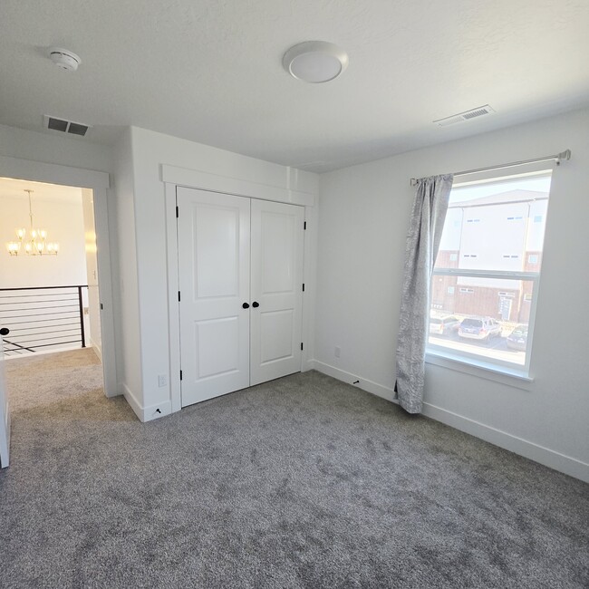Building Photo - 4022 1100 N