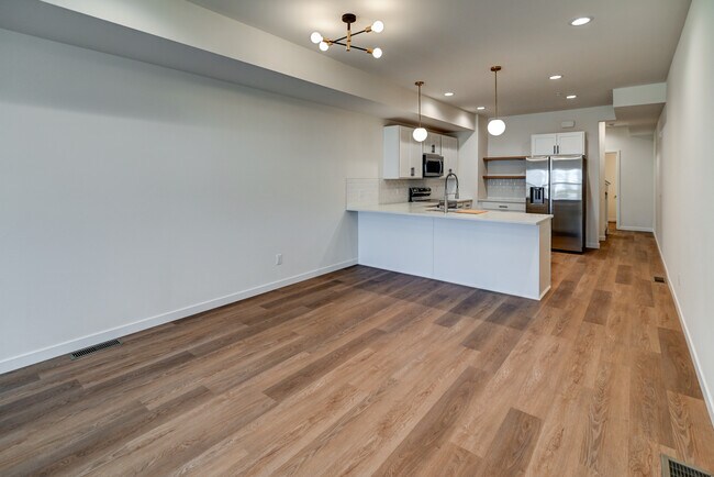 Building Photo - 4873 Lacy Rd