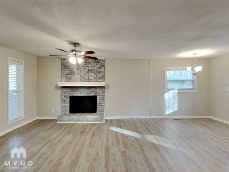 Building Photo - 456 Hardy Way