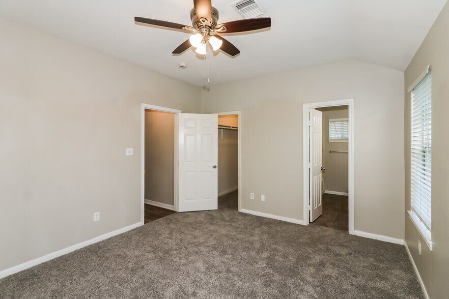 Building Photo - 4966 N Cancun Dr