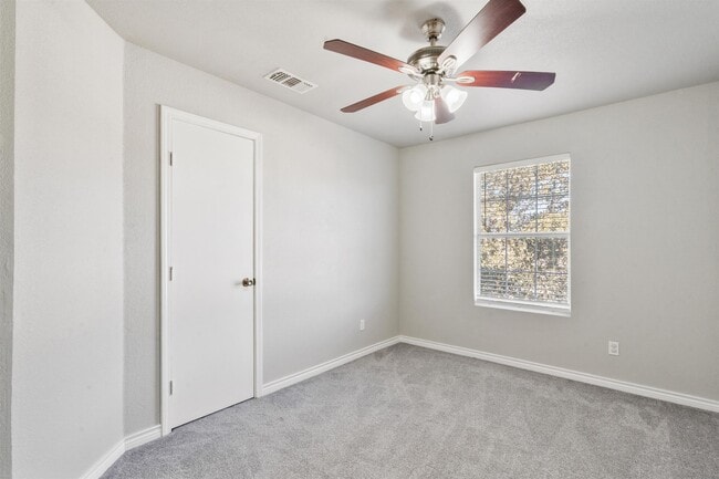 Building Photo - 1011 Tesoro Hills