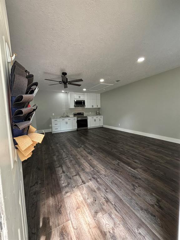 Building Photo - 1611 Ave Q