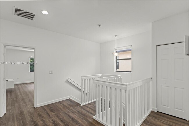 Building Photo - 3502 W 86th Terrace