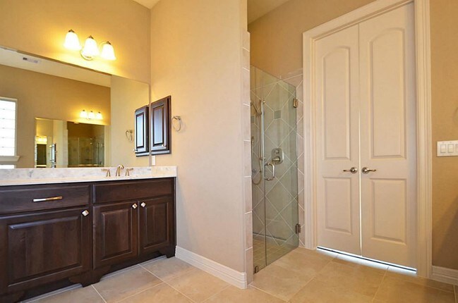 Building Photo - 4802 Fairford Dr