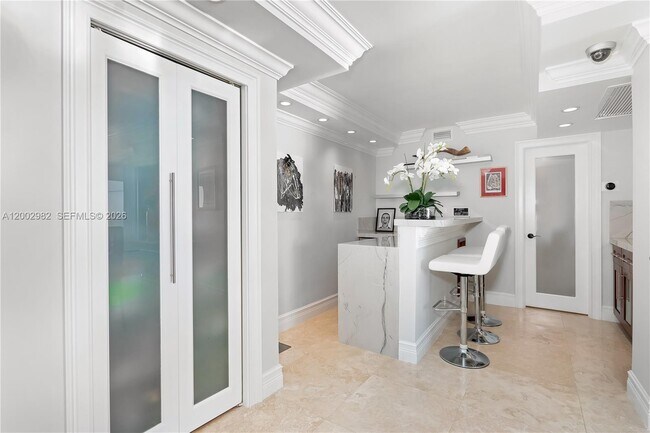 Building Photo - 3140 S Ocean Dr