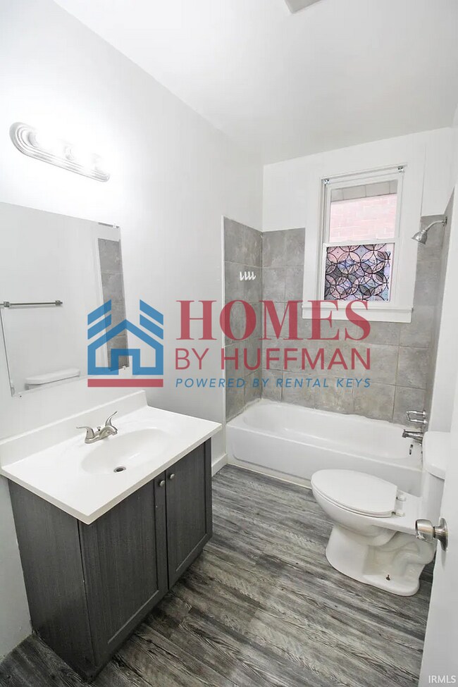 Building Photo - Two Bedroom House | Move In Special