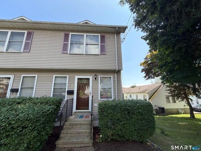 Building Photo - 612 Black Rock Tpke