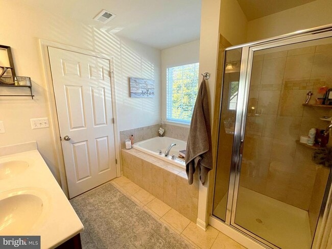 Building Photo - 519 Gate Dancer Ct