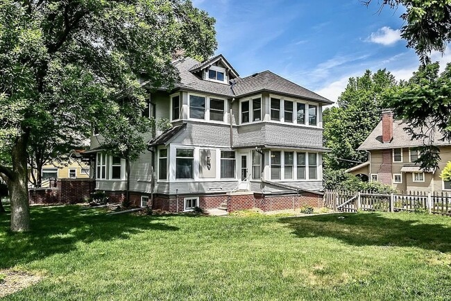 Building Photo - 4124 Davenport St
