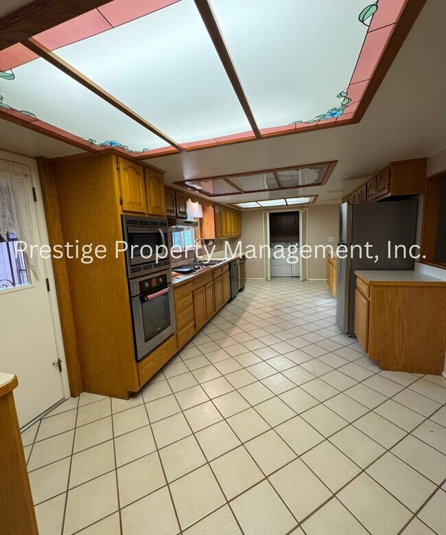 Building Photo - This 3/2 East Side Home Has It All AND more!
