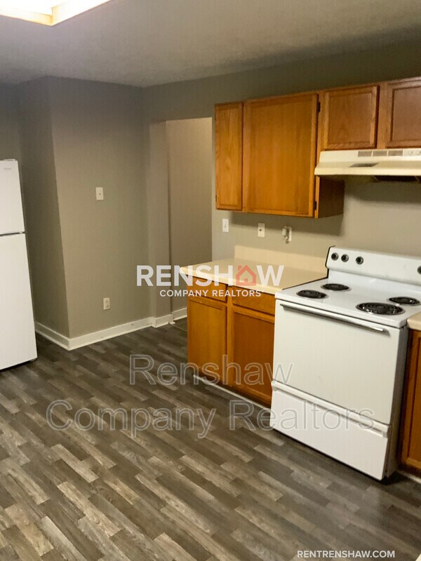 Building Photo - 410 N Connell Ave