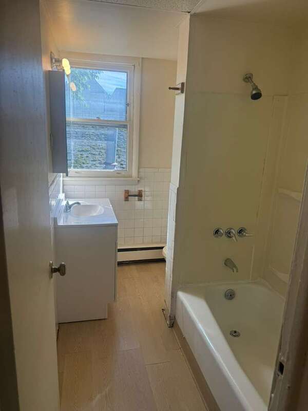 Building Photo - 476 Hudson Ave