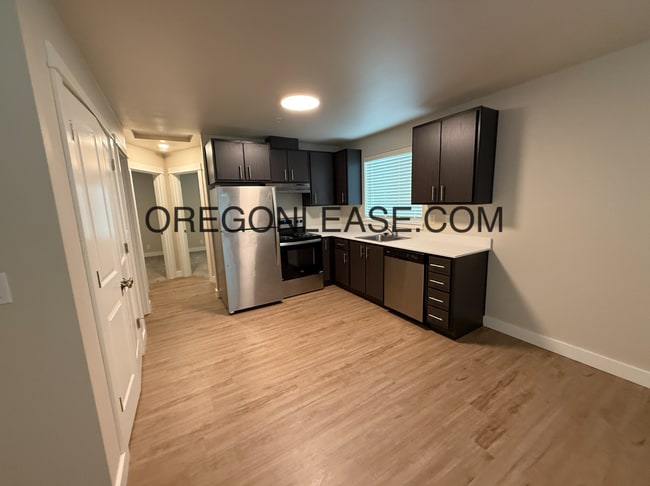 Building Photo - Newer 2-Bedroom Apartment located off Jasper Rd in South Springfield