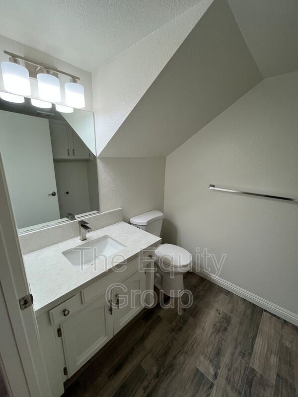 Building Photo - 351-360 N Capitola Ct