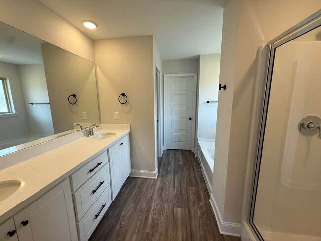 Building Photo - 132 Madisonville Dr