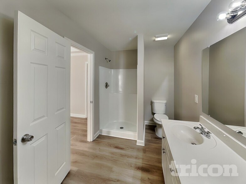 Building Photo - 1670 Red Bird Cir SE