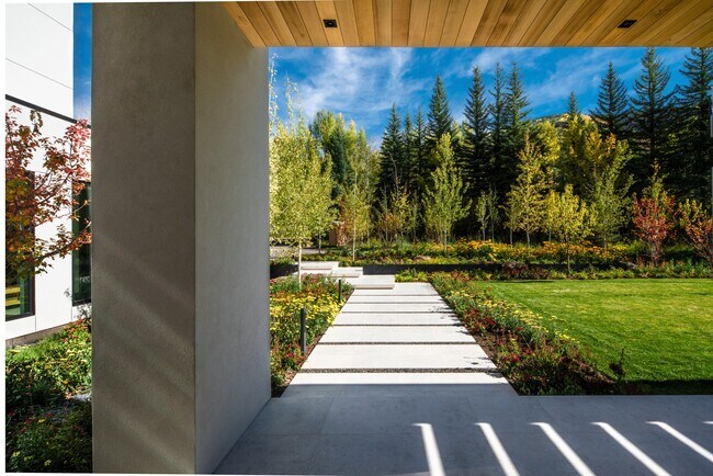 Building Photo - 1411 Crystal Lake Rd