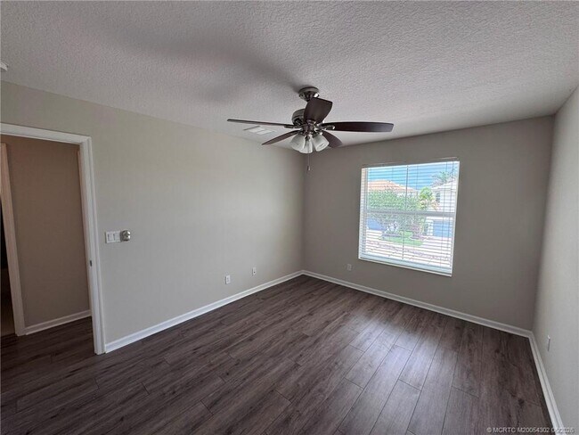 Building Photo - 11239 SW Barton Way