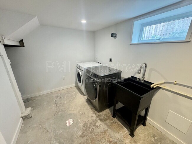 Building Photo - 7300 N Mobile Ave