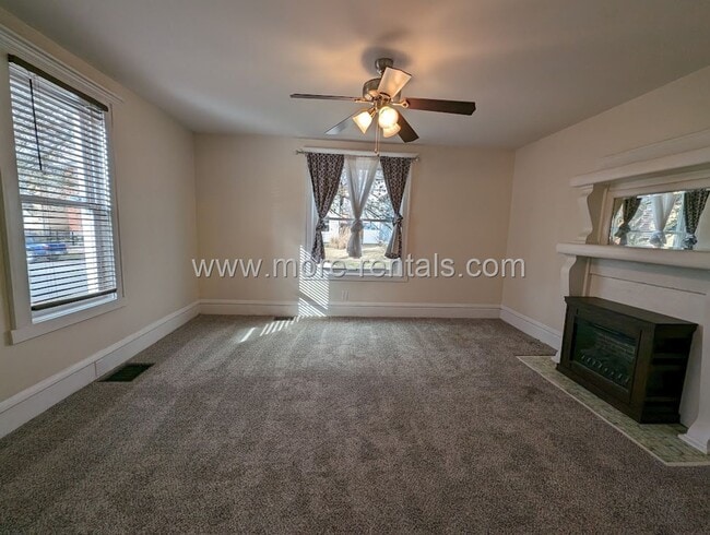 Building Photo - Large remodeled German Village area house