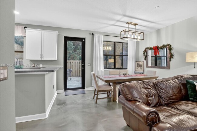 Building Photo - 12140 Village Pl