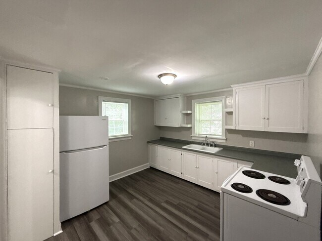 Building Photo - T.R. Lawing Realty Property