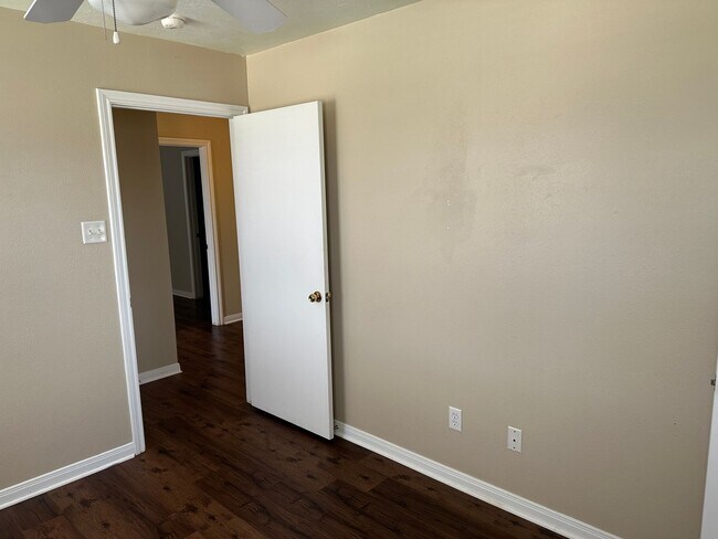 Building Photo - College Station - 4 bedroom - 4 bath - Fenced in yard / Home in Steeplechase Neighborhood.