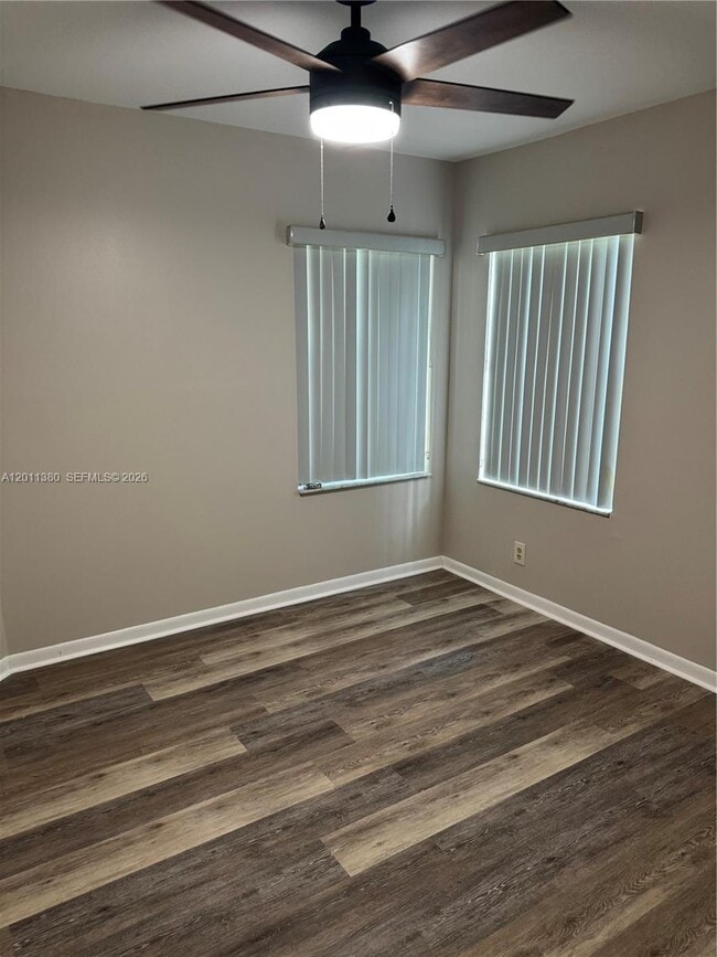 Building Photo - 366 E Riverbend Dr