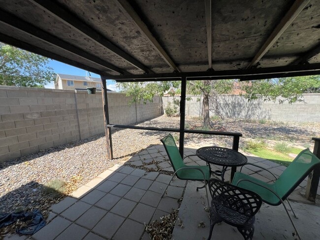 Building Photo - Taylor Ranch 3 Bedrooms 2 Bath 2/CG 1164/sf