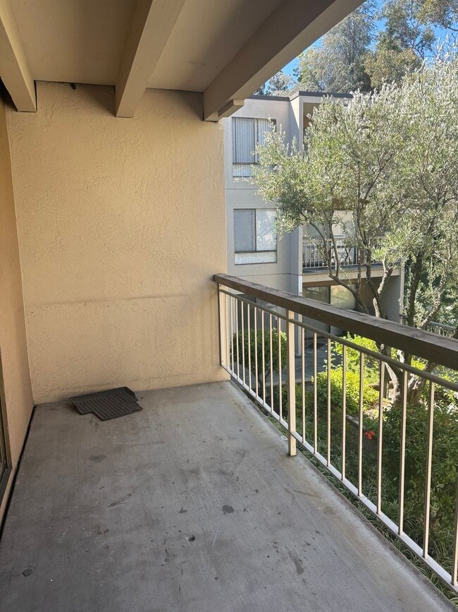 Building Photo - Spacious Upgraded Condo in The Keys – Walnut Creek