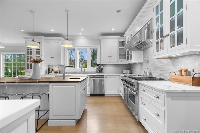 Building Photo - 46 Burr Farms Rd