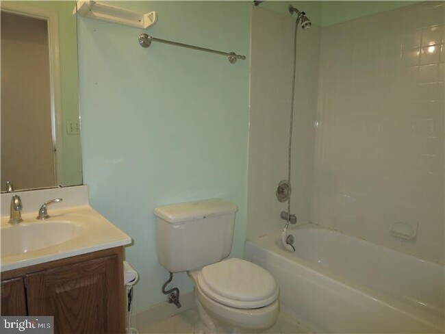 Building Photo - 33 Ketley Pl