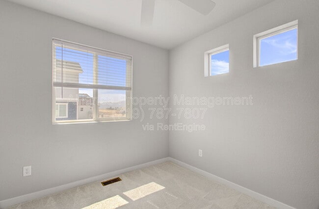 Building Photo - 5732 Thurless Ln