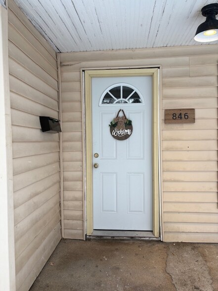 Building Photo - 846 Lafayette Ave NE