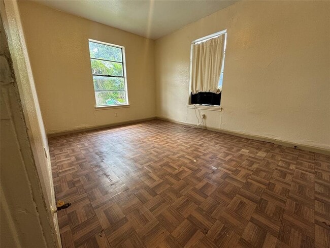 Building Photo - 3202 Hinton Blvd