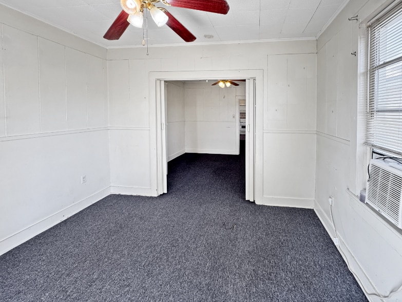 Building Photo - 661 Victory Dr