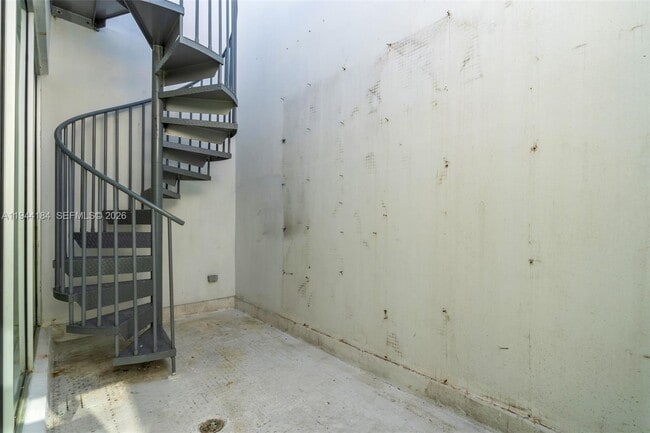 Building Photo - 229 8th St