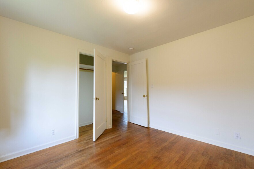 Building Photo - 1036 NE 98th St