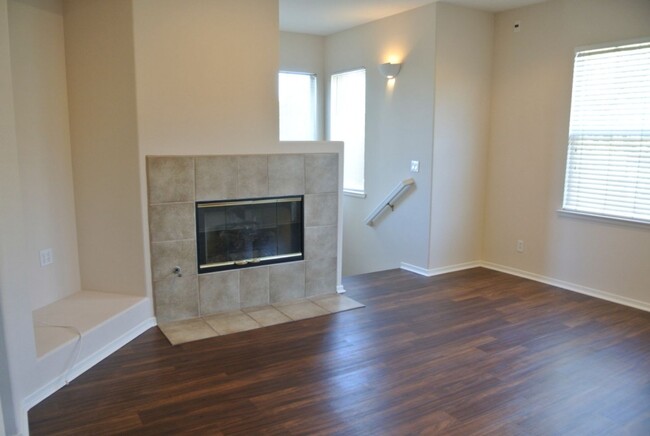 Building Photo - 2Bed/2Bath Condo off Douglas in Oceanside~...