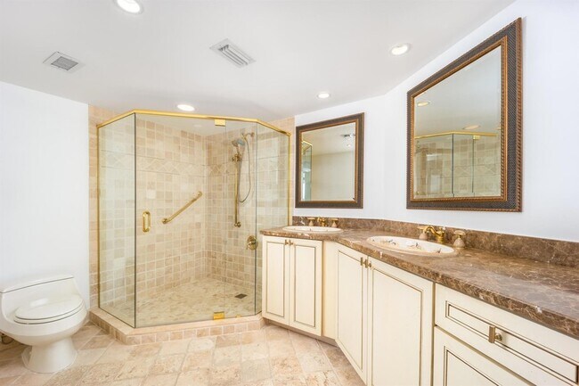 Building Photo - 625 NW North River Dr