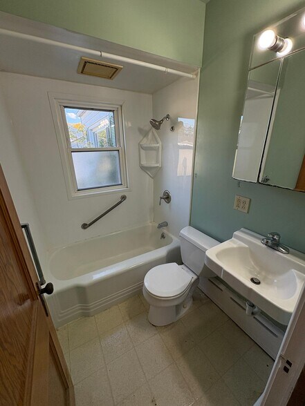 Building Photo - 5123 Newhart Cir