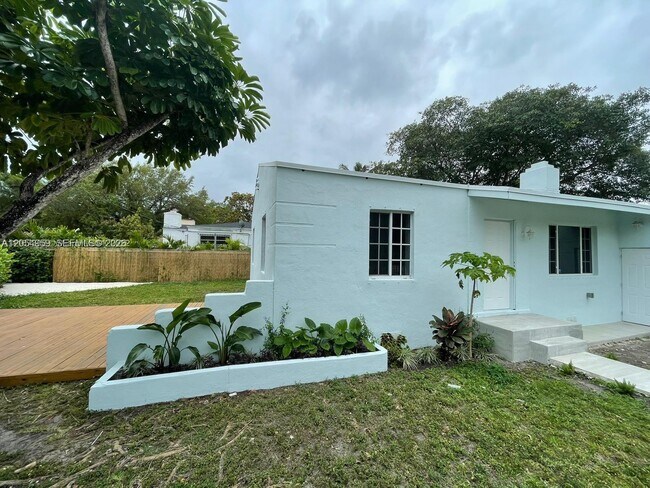 Building Photo - 6344 NW Miami Pl