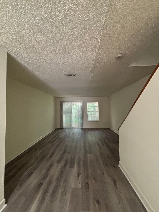 Building Photo - 2502 Avent Ferry Rd