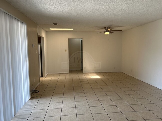 Building Photo - 2110 Hinkle Ave