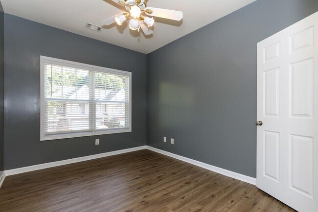 Building Photo - 2871 Cross Creek Dr